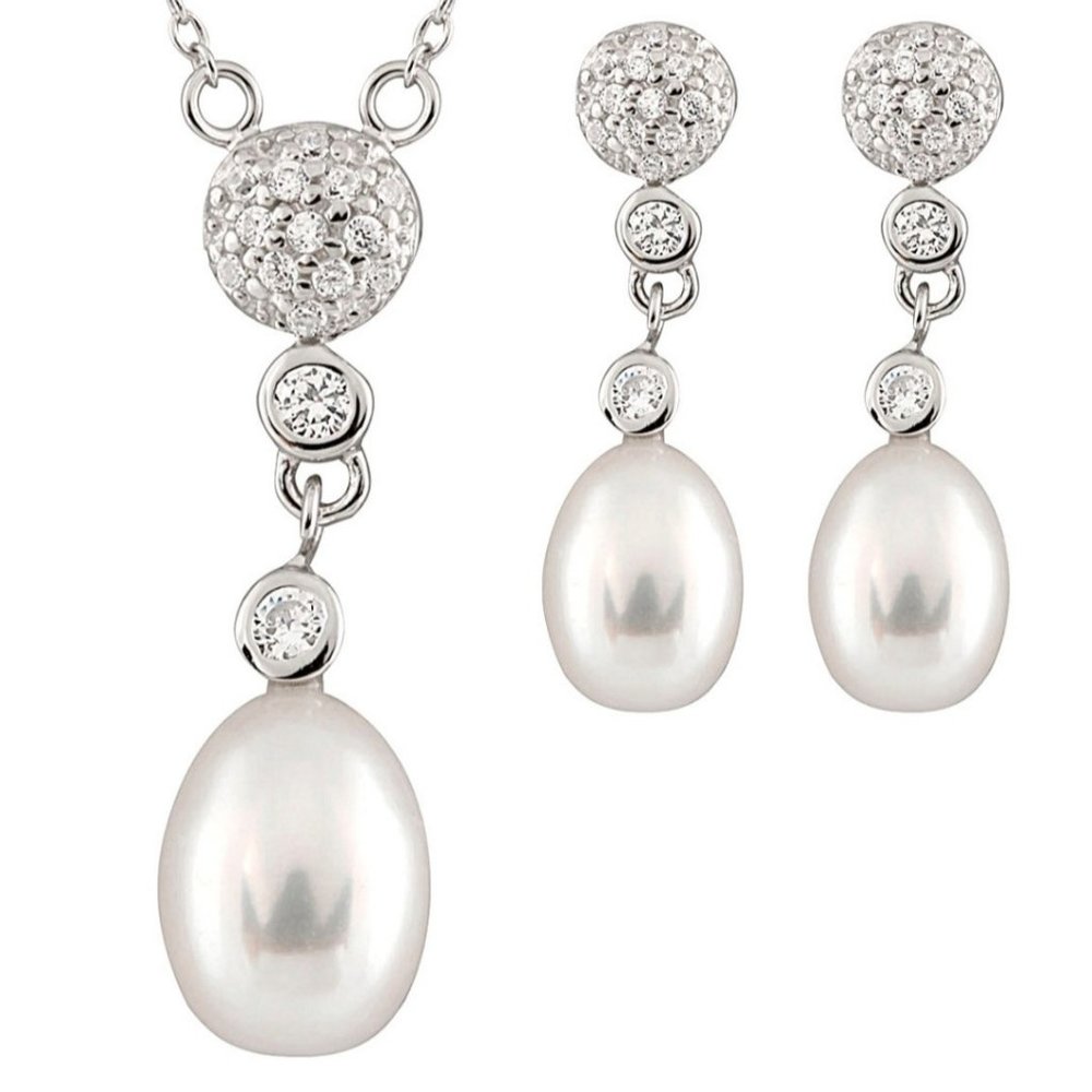 Freshwater Pearl Necklace & Earrings Set